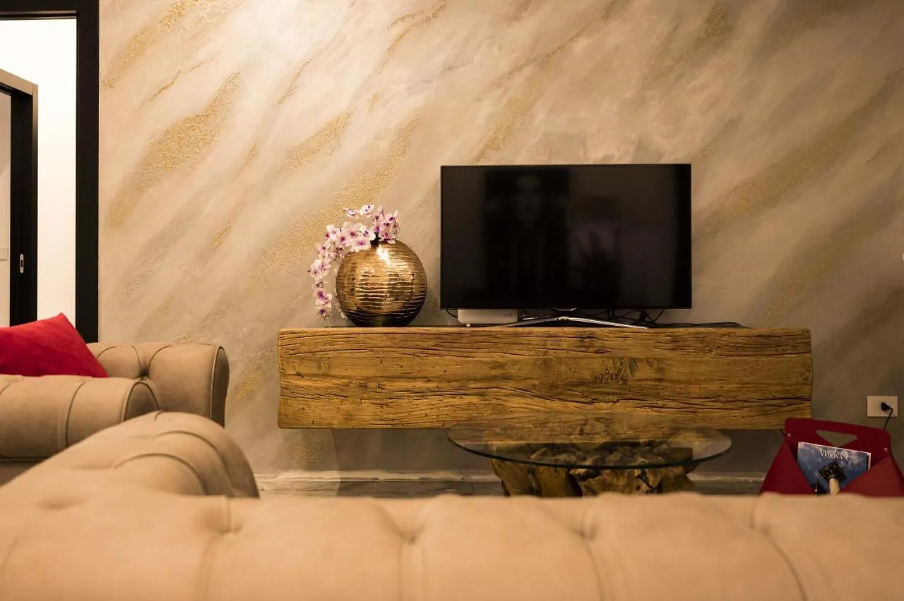Vip Verona Luxury Apartment Italy